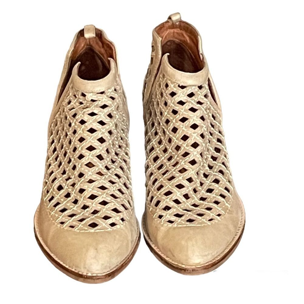 Jeffery Campbell Taggart Open Weave leather Booties In beige. Women’s 9.5.